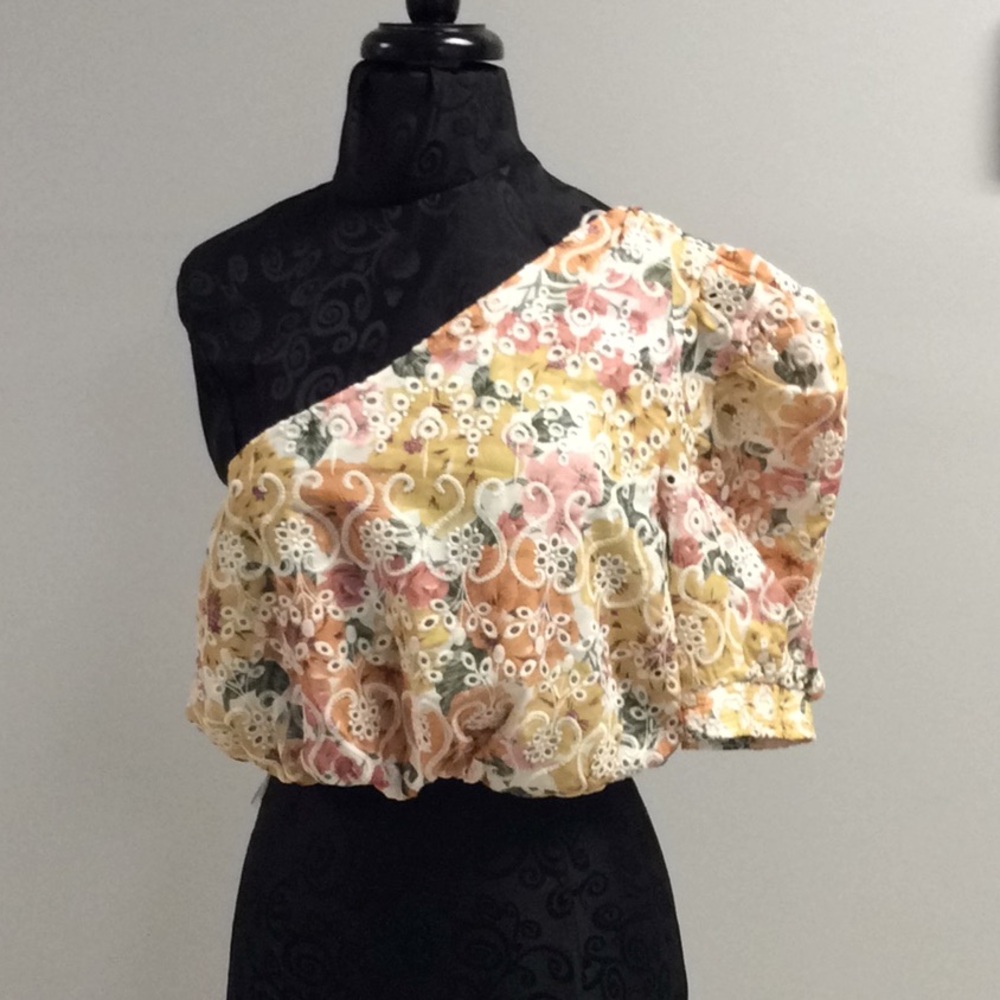 En Saison “Presley” embroider eyelet top